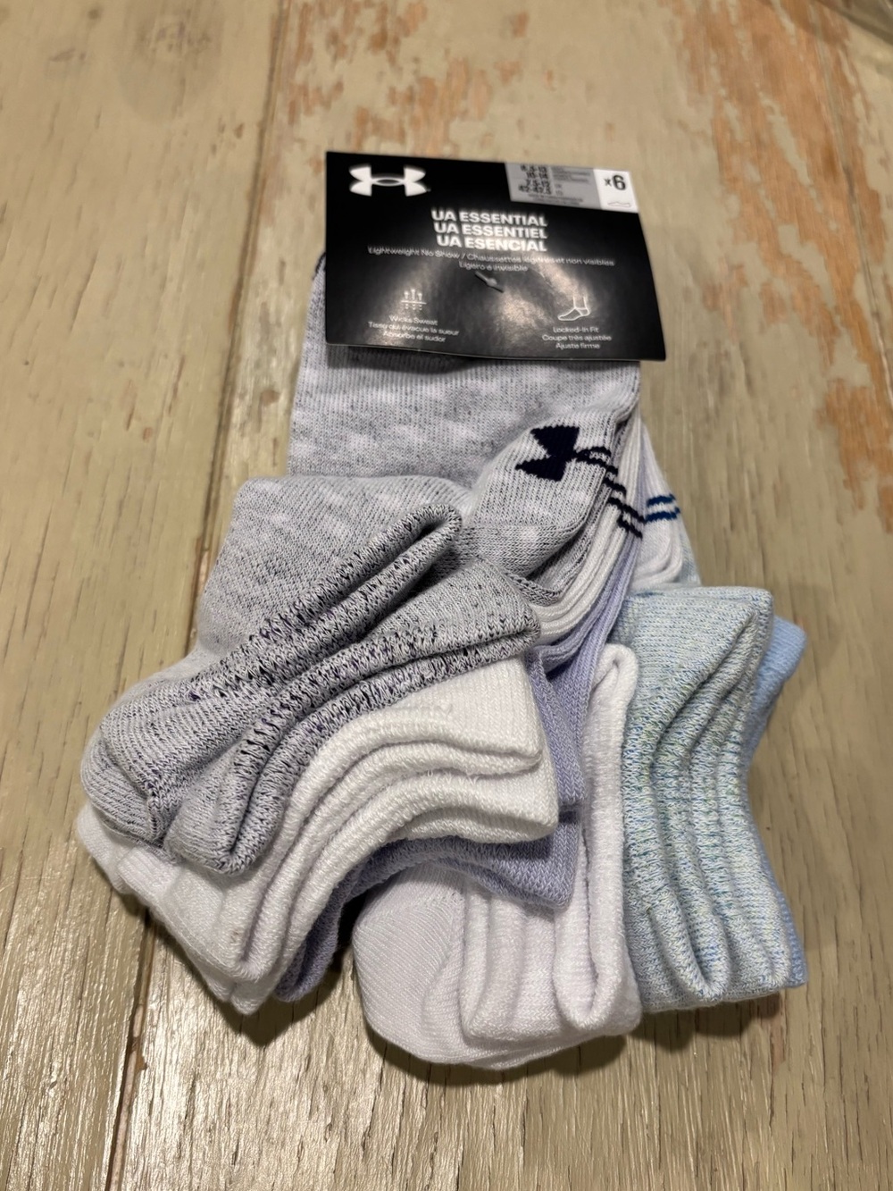 Under Armour Essential lightweight no show socks for women
